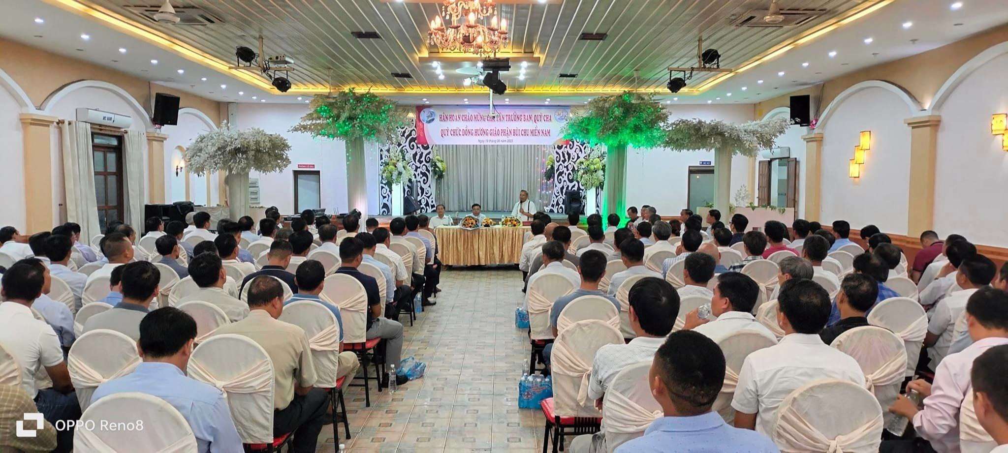 ĐỒNG HƯƠNG GIÁO PHẬN BÙI CHU MIỀN NAM CHÀO MỪNG CHA TÂN TRƯỞNG BAN VÀ